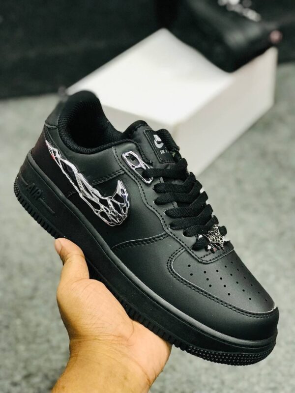 Nike Air Force 1 Cracked Leather - A Unique Twist on a Classic