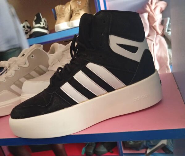 Adidas High-Top Sneakers - Retro Style with a Modern Edge