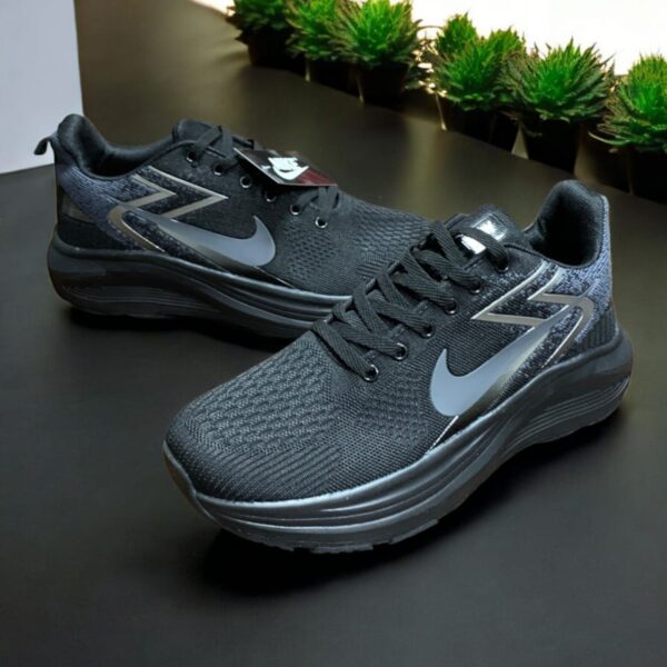  Nike Running Shoes - Black - Comfort and Performance