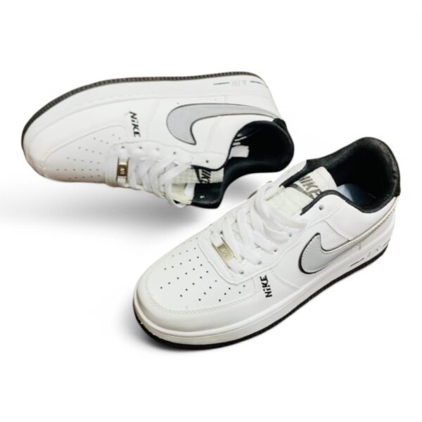 Men's Classic Sneakers with Air Cushioning - Comfort and Style