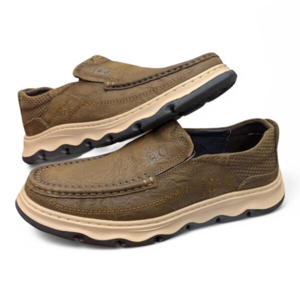 Men's Casual Leather Loafers with Rugged Outsole - Style and Adventure