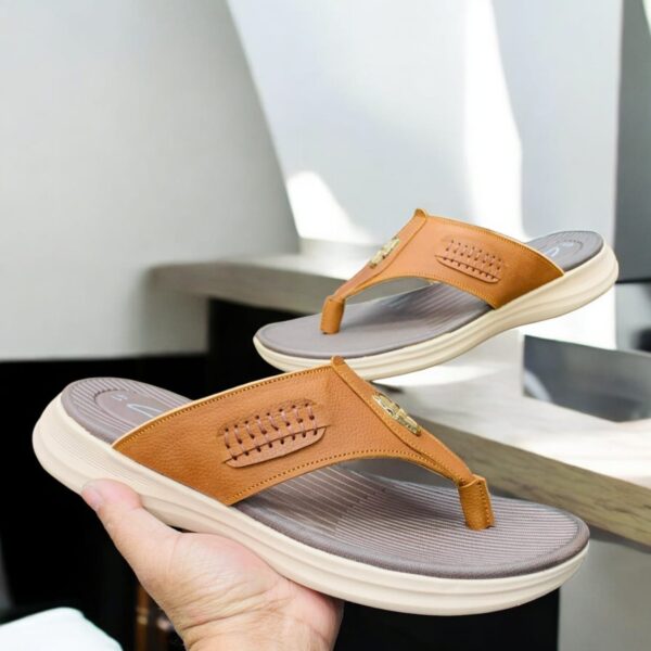  Men's Tan Comfort Thong Sandals - Cushioned Support & Stylish Detail